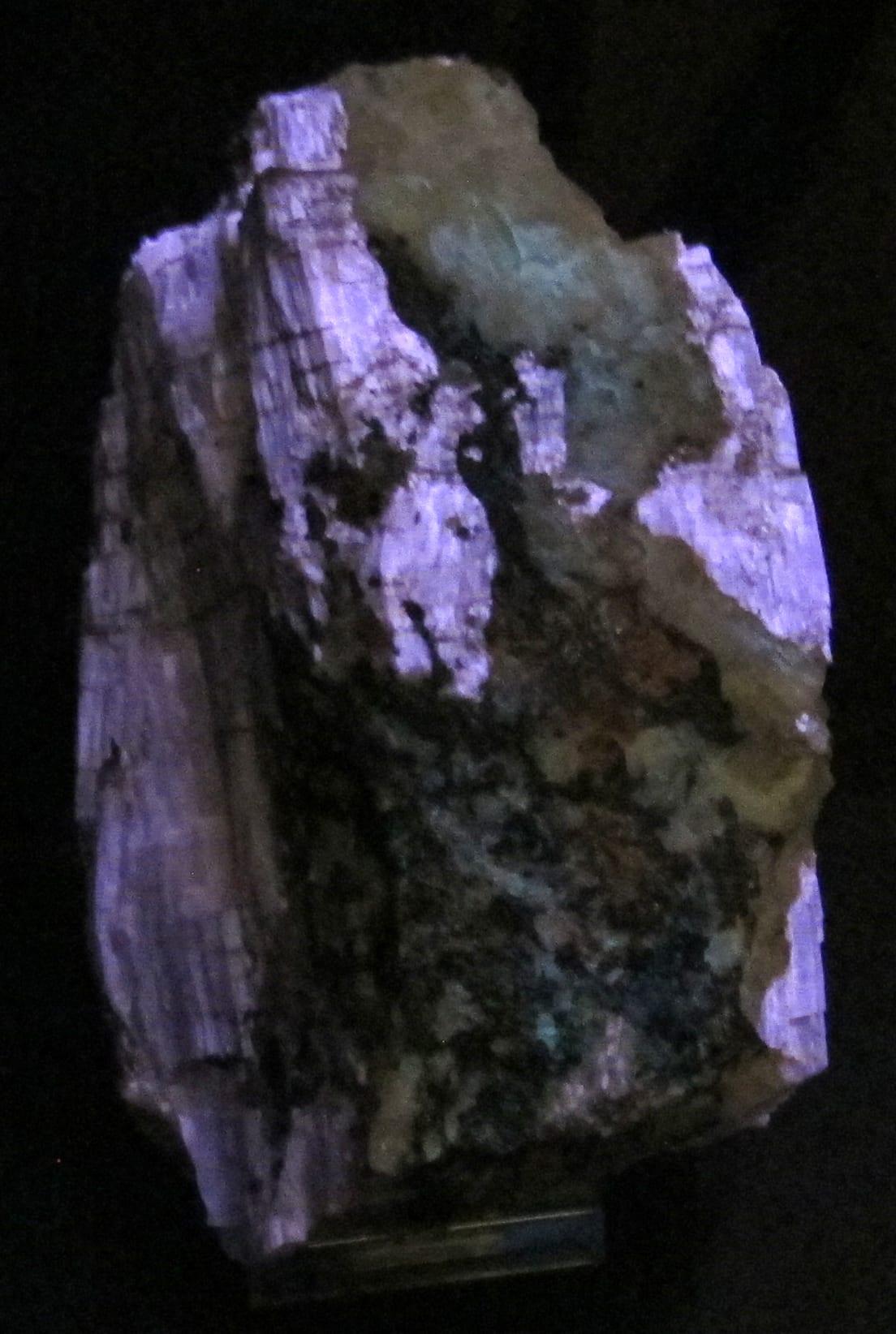Agrellite mineral