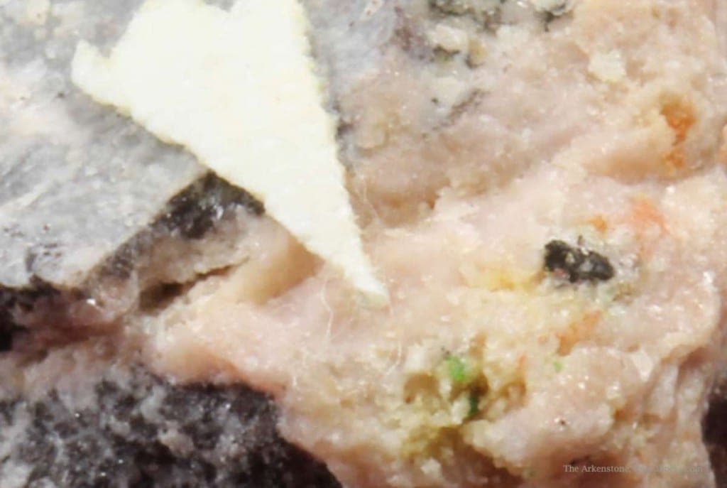 Akrochordite mineral