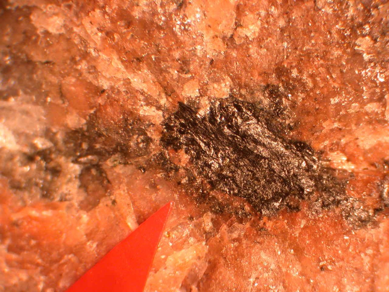 Allanite-(La) mineral — Allanite – WGNHS – UW–Madison