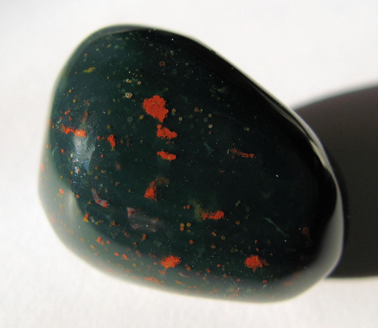 Bloodstone specimen - Quarz   Heliotrop (Blutjaspis)