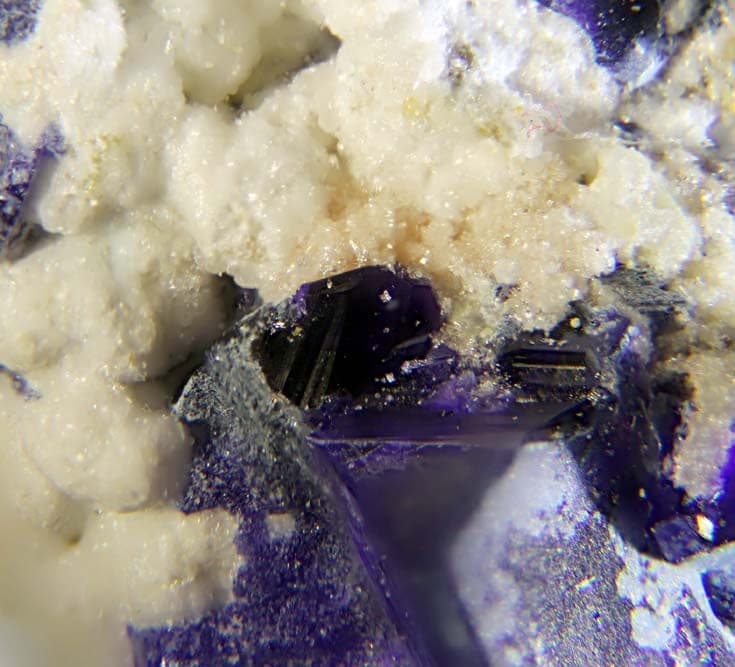 Buryatite mineral