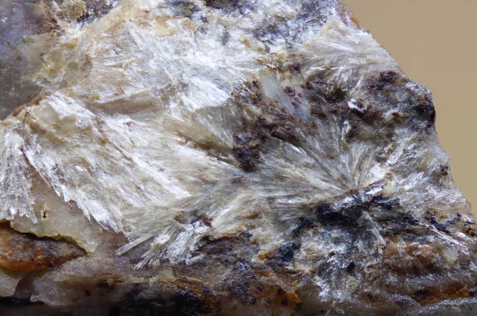 Castellaroite mineral