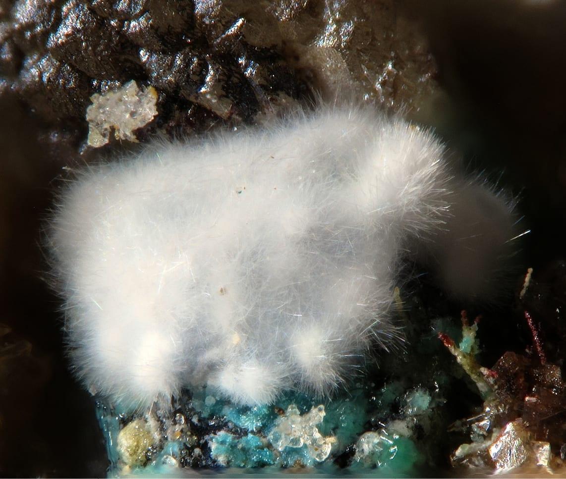 Chlorartinite mineral