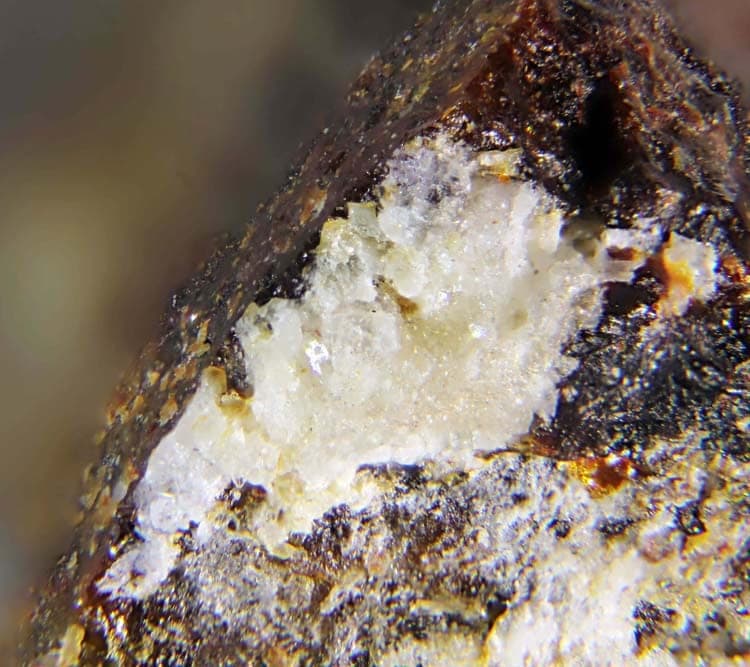 Chudobaite mineral