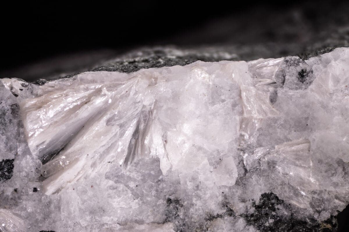 Dmisteinbergite mineral
