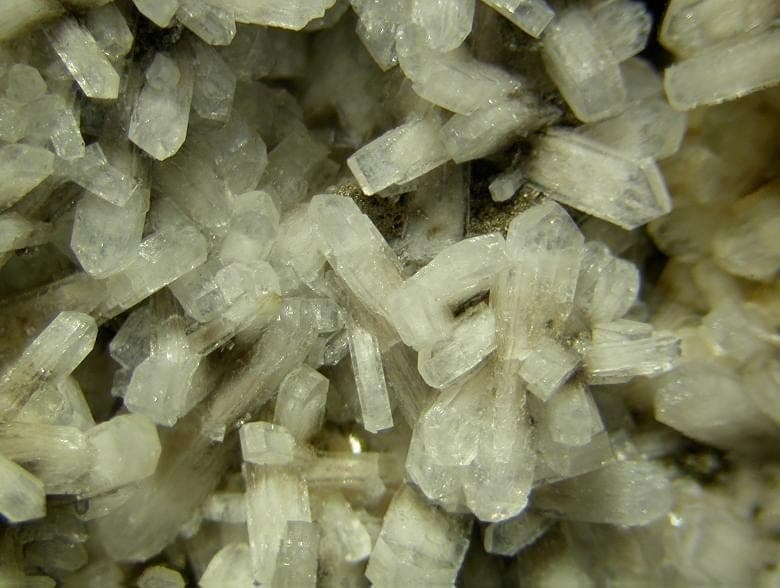 Edingtonite mineral