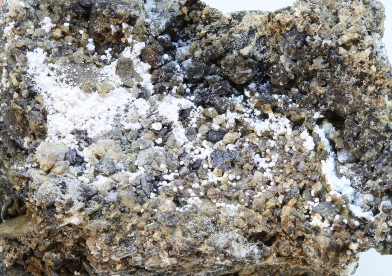 Felsőbányaite mineral