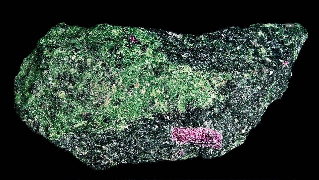 Ferro-tschermakite mineral — Tschermakite   Wikipedia