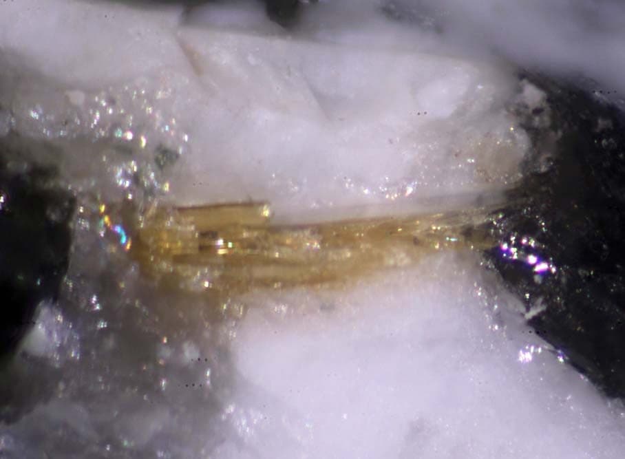 Fluorlamprophyllite mineral