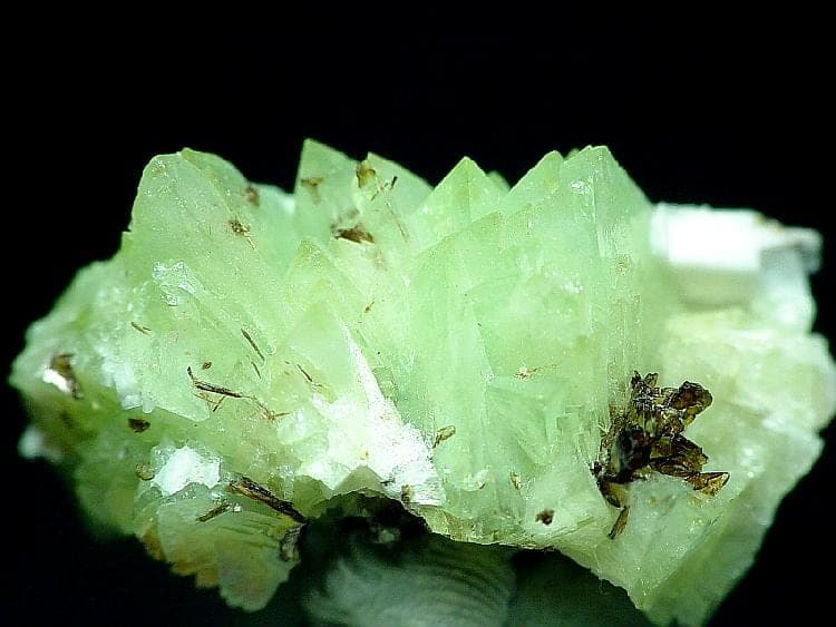 Genthelvite mineral