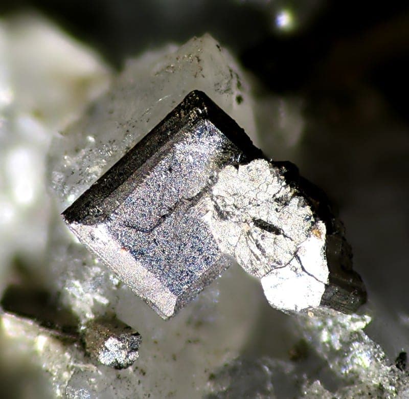 Hauchecornite mineral
