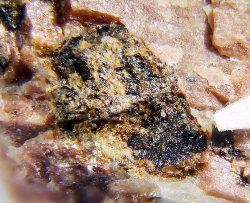 Hingganite-(Ce) mineral — Hingganite (Ce)