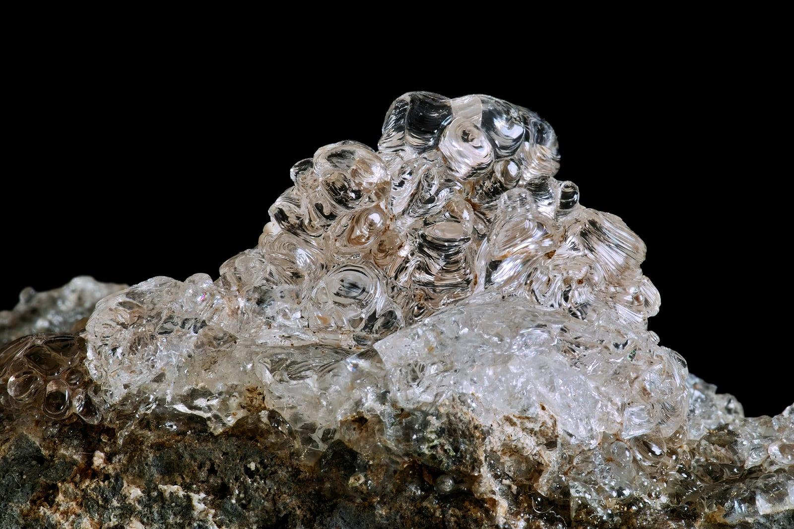 Hyalite mineral
