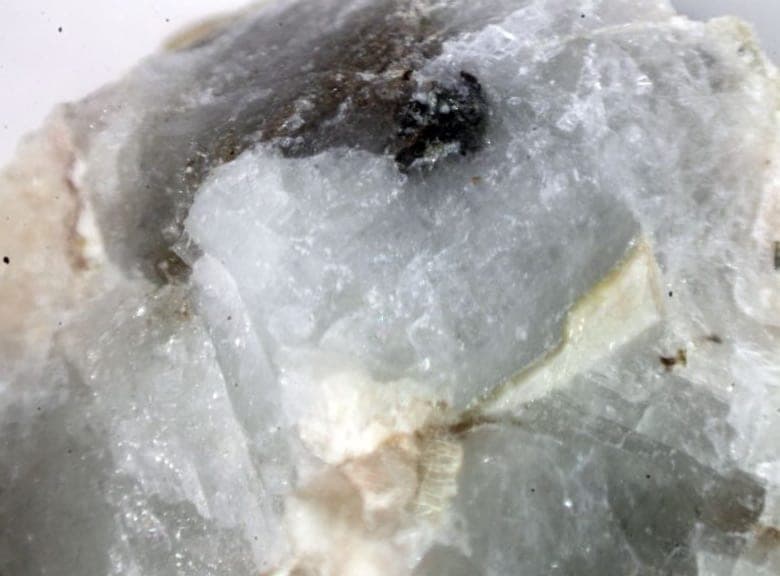 Hydroxycancrinite mineral