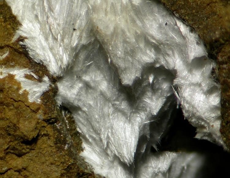 Irhtemite mineral
