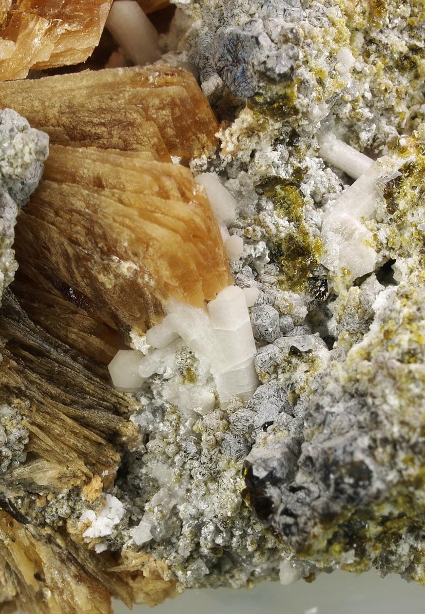Johnbaumite mineral