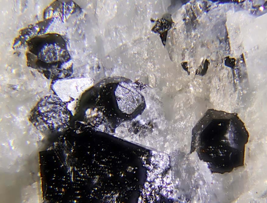 Kimzeyite mineral