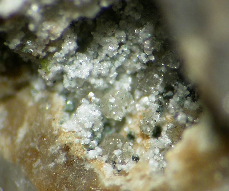 Krásnoite mineral