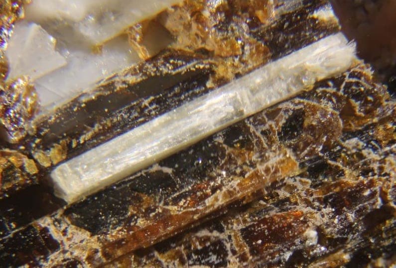 Kukisvumite mineral