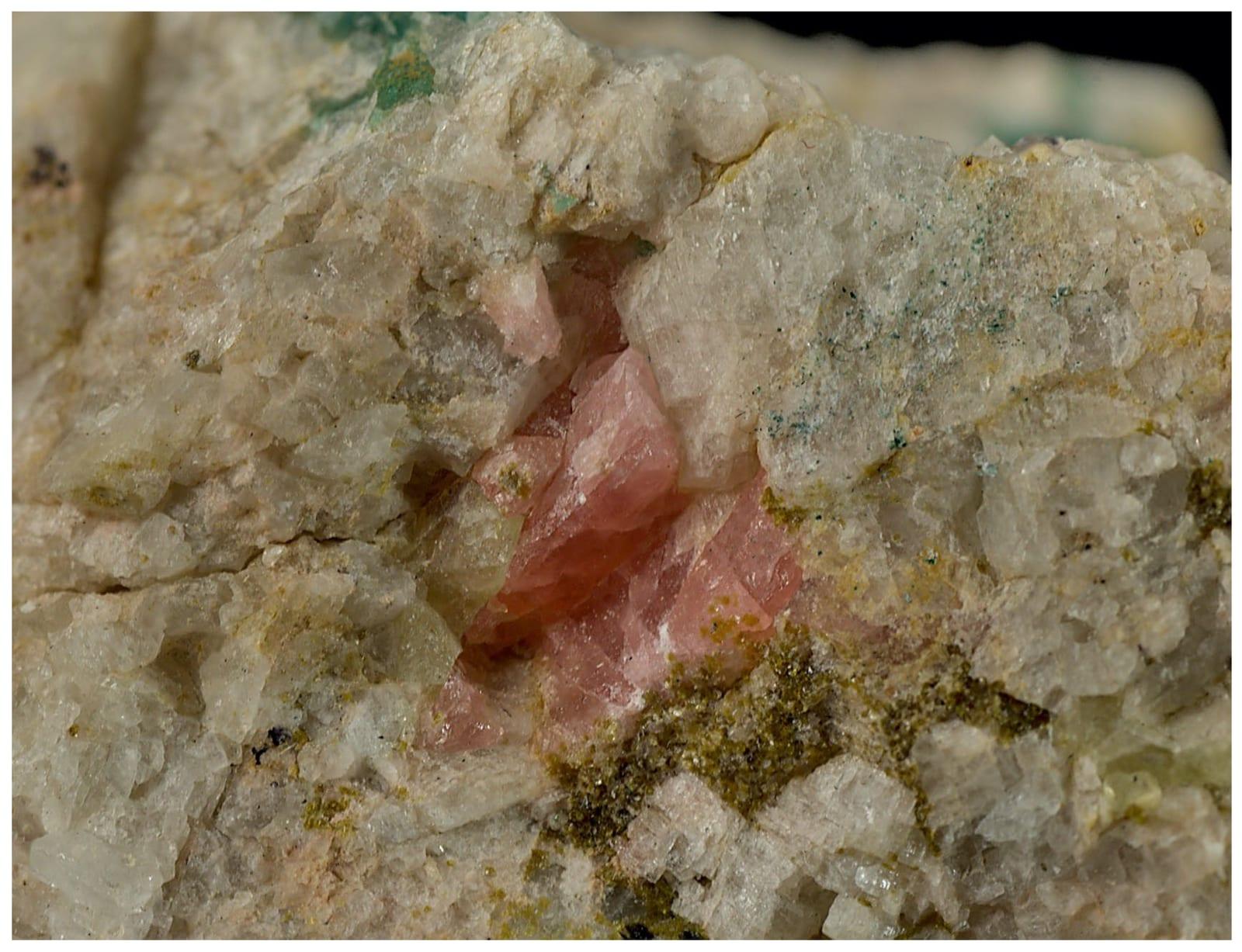 Kuliokite-(Y) mineral — Pinkish crystals of kuliokite (Y)
