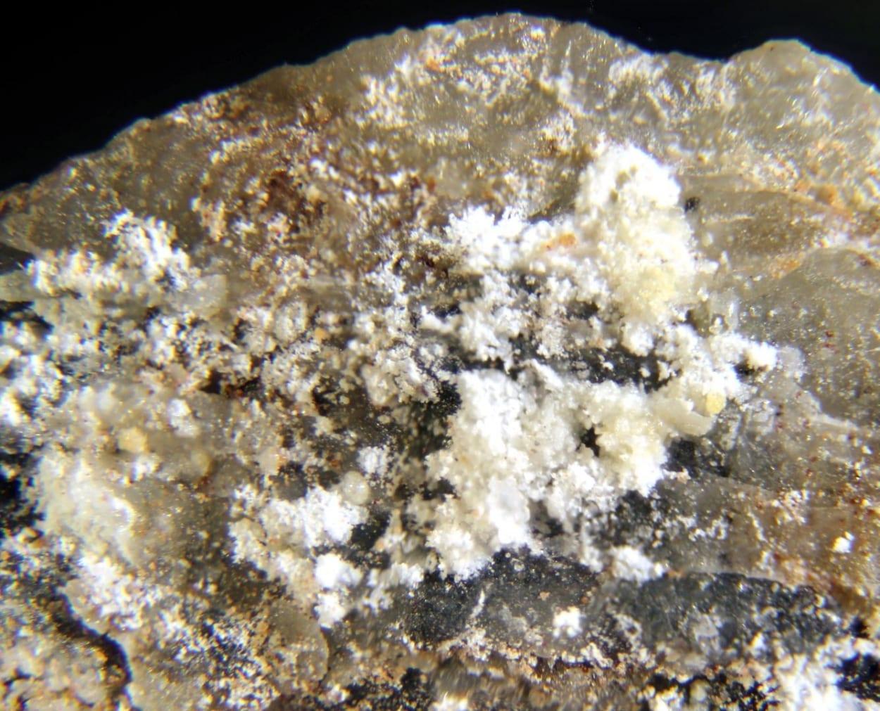 Kumtyubeite mineral