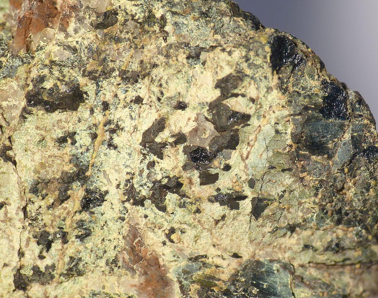 Liandratite mineral