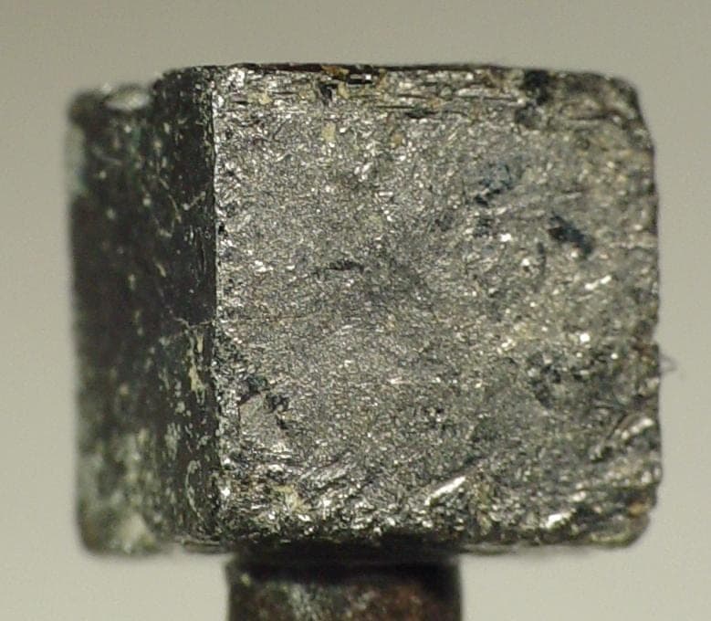 Lueshite mineral