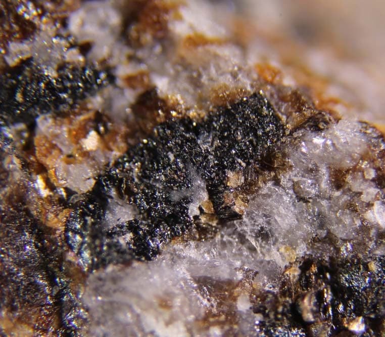 Magnetoplumbite mineral