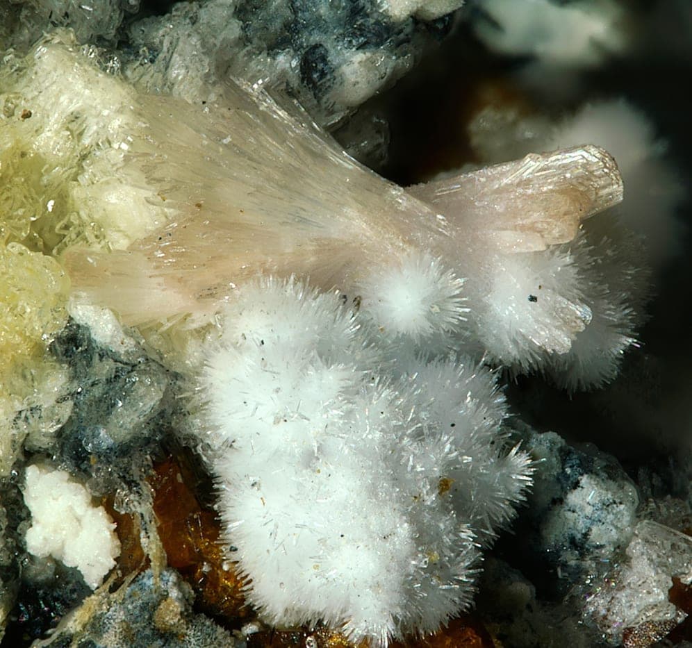 Manganohörnesite mineral