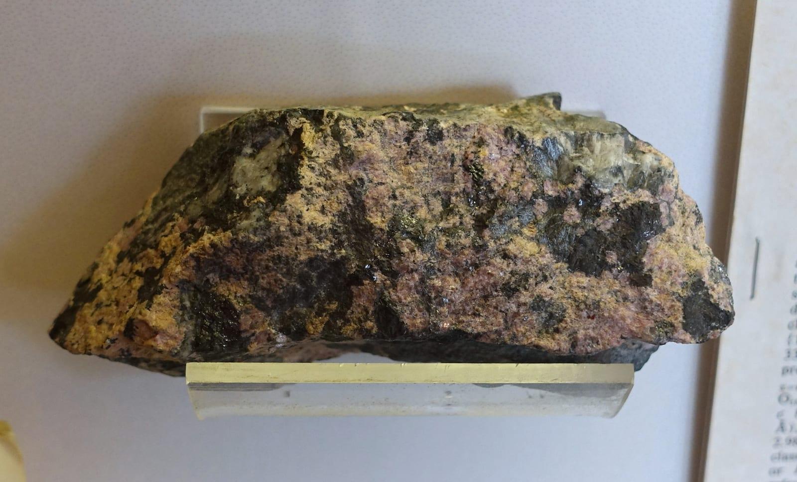 Mcgillite mineral