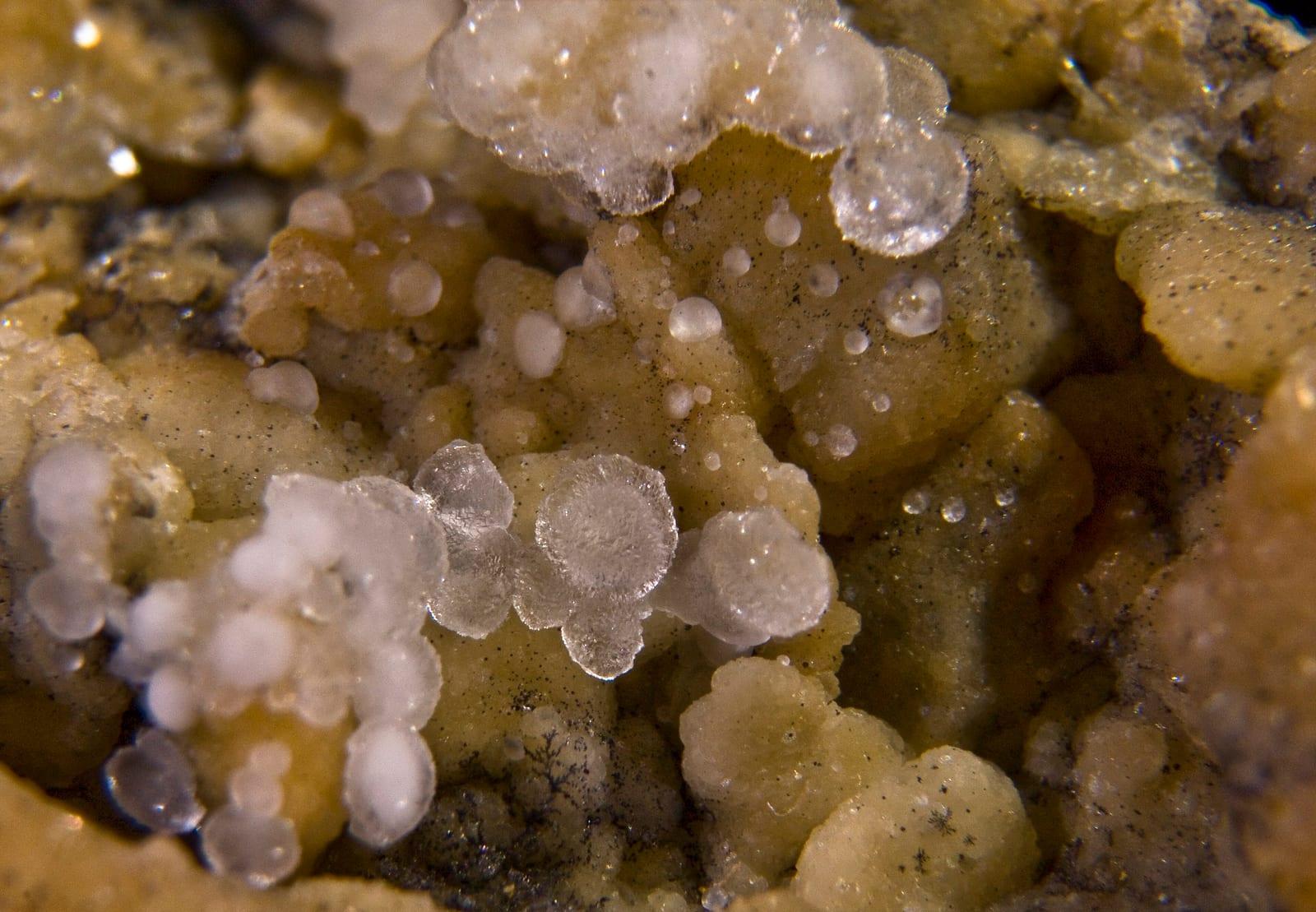 Melanophlogite mineral
