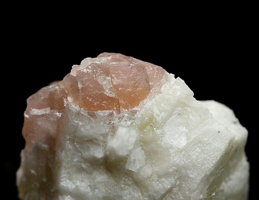 Morinite mineral