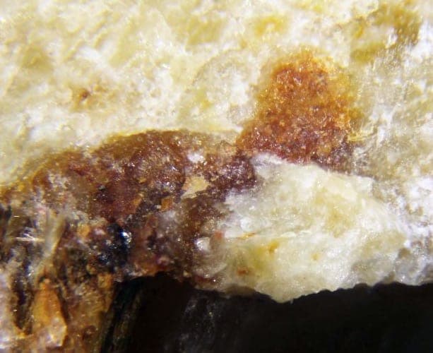Muskoxite mineral