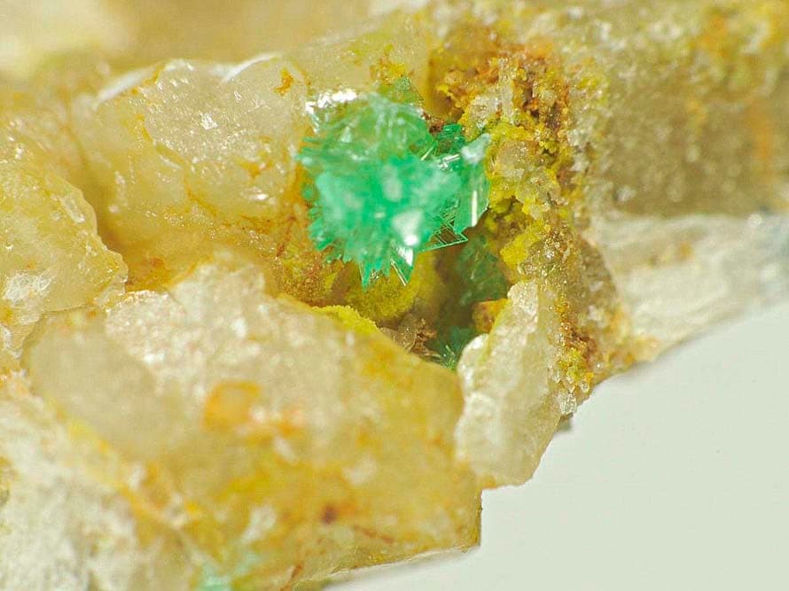 Nickeltsumcorite mineral