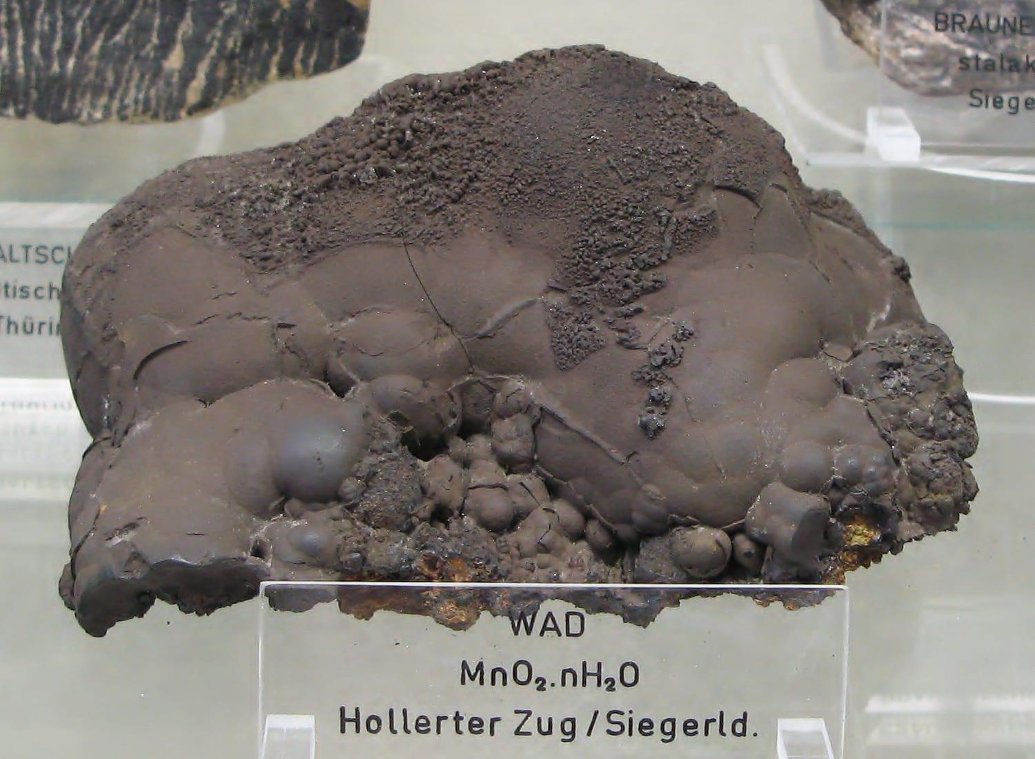Nsutite mineral