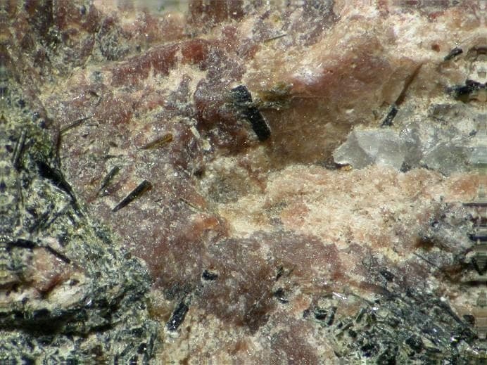 Organovaite-Zn mineral — Organovaite Zn 86746