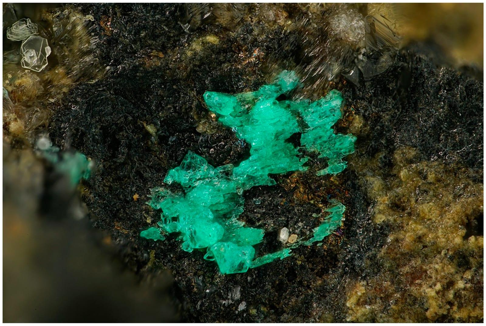 Paddlewheelite mineral