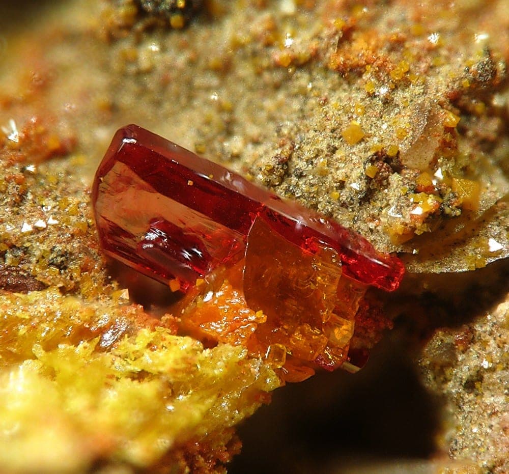 Phoenicochroite mineral