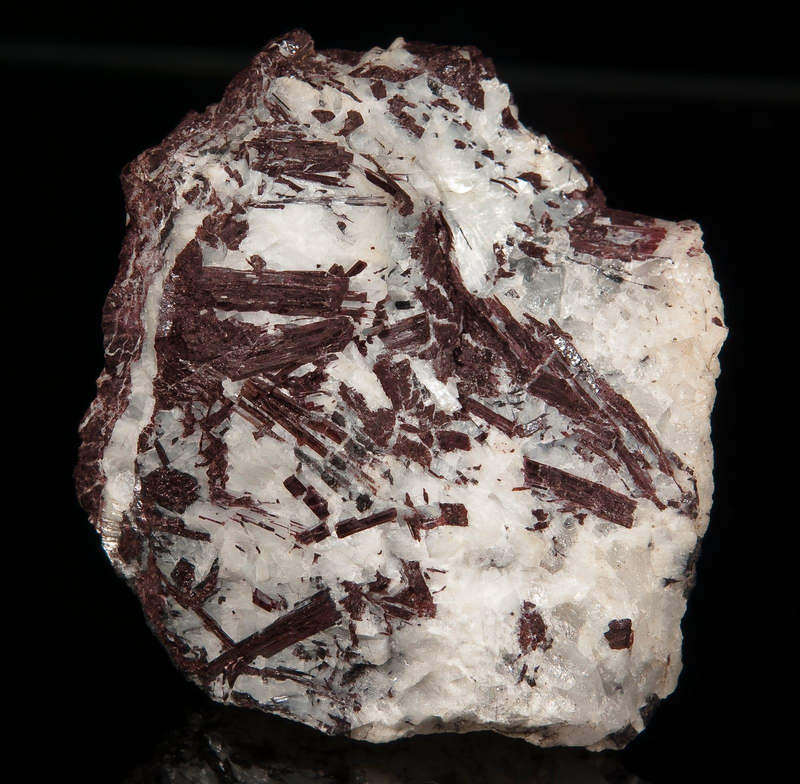 Piemontite-(Pb) mineral — Piemontite   Wikipedia
