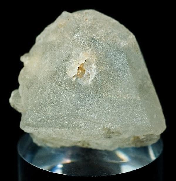 Pollucite mineral