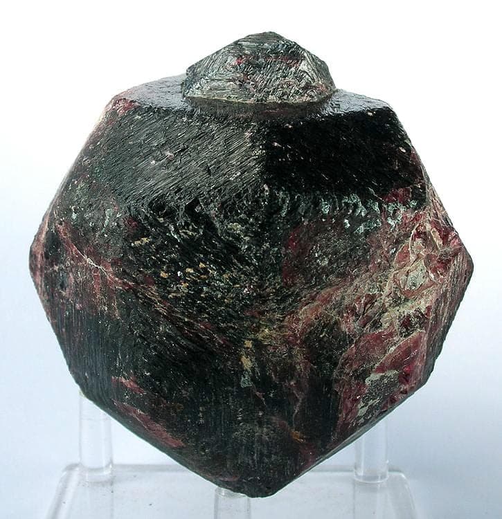 Pyrope mineral