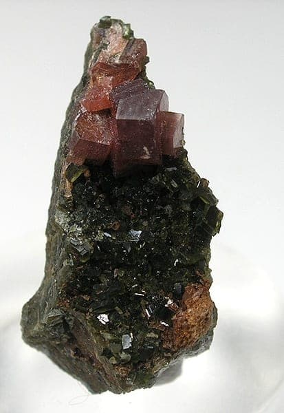 Pyrosmalite-(Mn) mineral — Pyrosmalite (Mn) Hedenbergite 27422