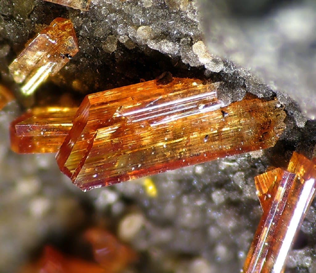 Raspite mineral