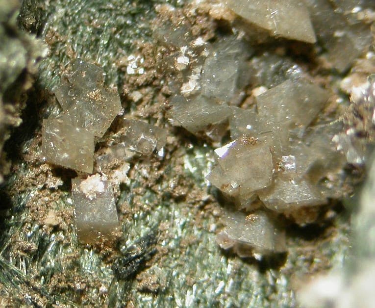 Sazykinaite-(Y) mineral — Sazykinaite (Y) 385975
