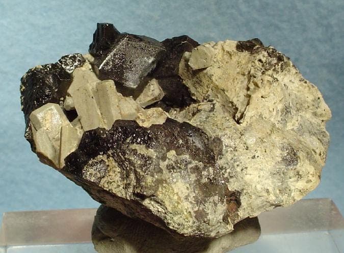 Schorlomite mineral