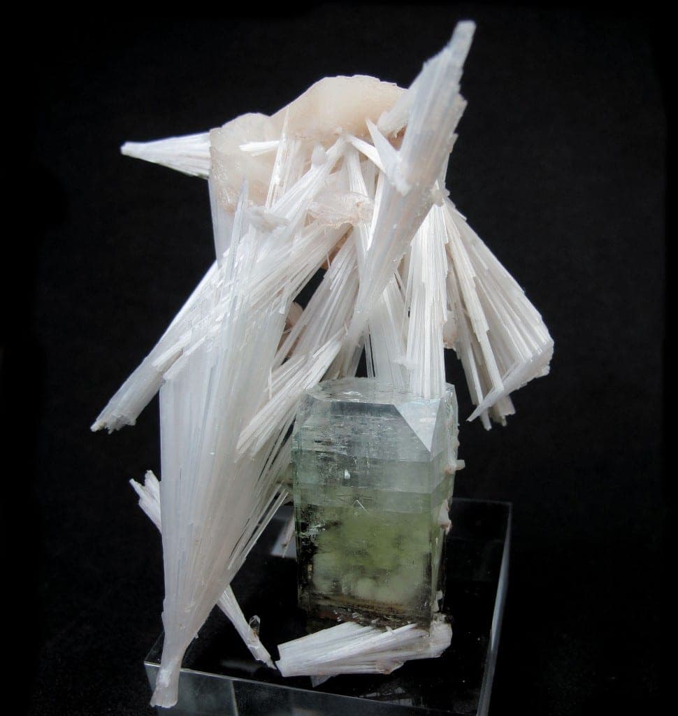 Scolecite mineral
