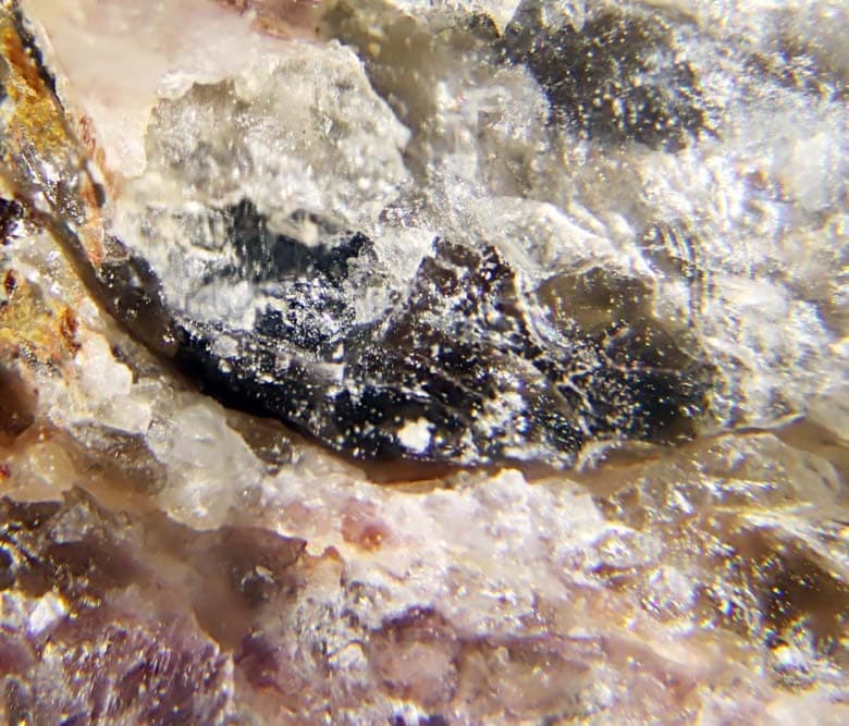 Stibiocolumbite mineral