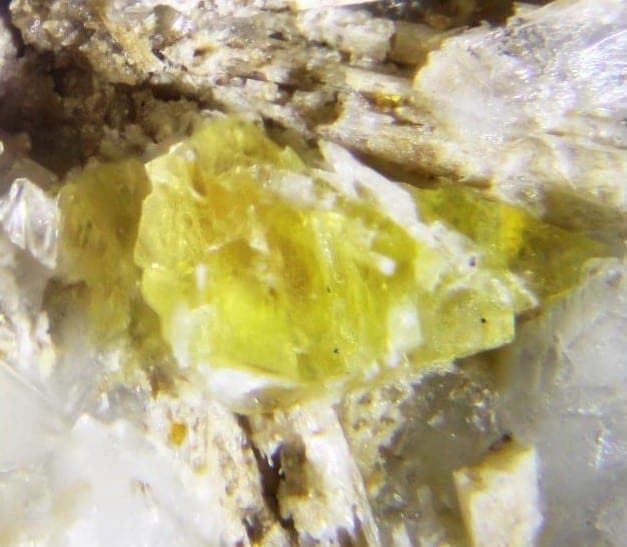 Strontiojoaquinite mineral