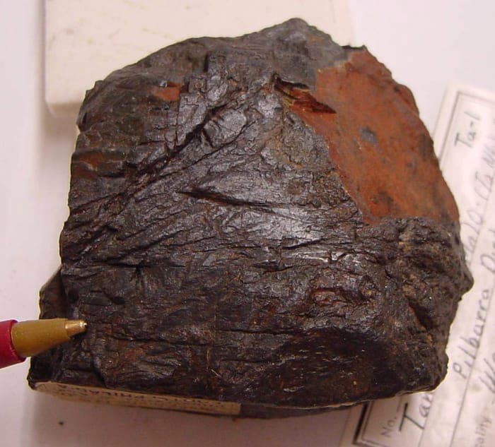 Tantalite mineral