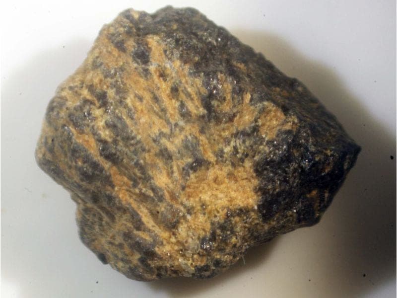 Tanteuxenite-(Y) mineral — Tanteuxenite (Y)